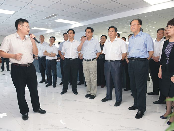 安徽省委常委、合肥市委书记吴存荣，合肥市党政代表团一行莅临我集团参观考察