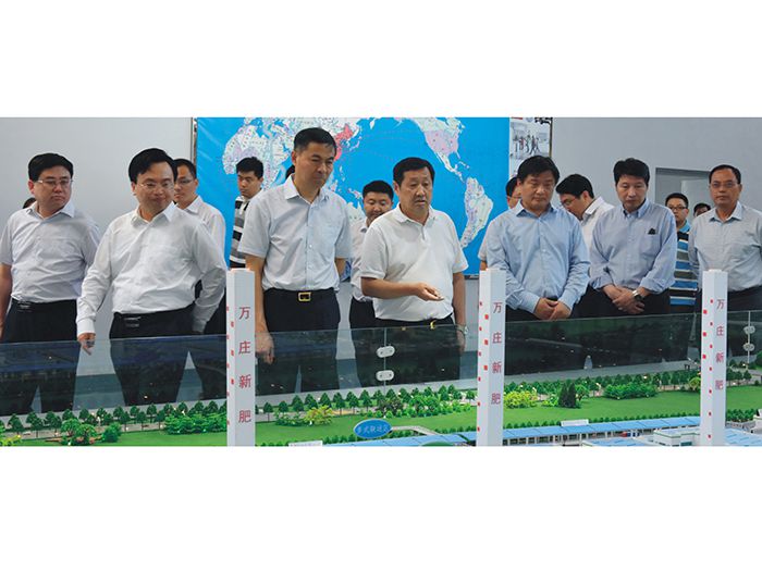 安阳市委书记李公乐（左三）上任伊始即赴青青草短视频APP调研